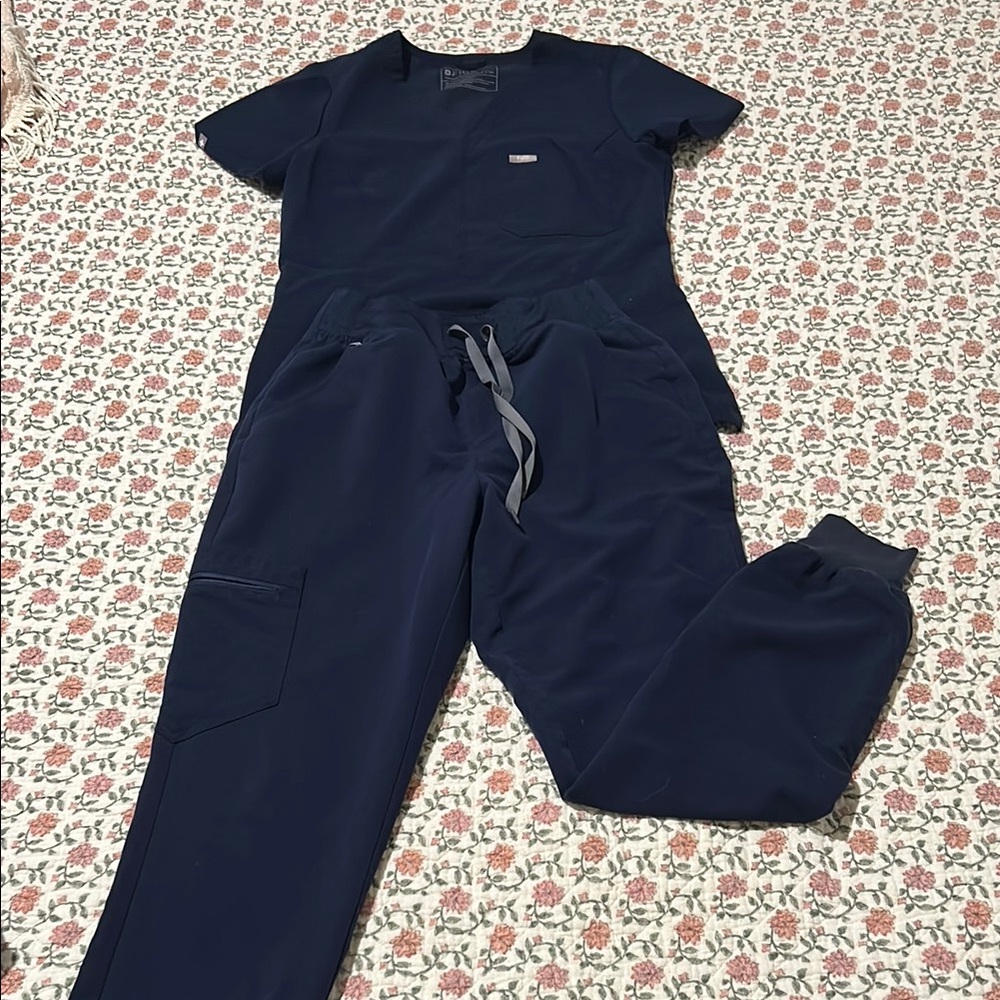 Figs Women's Navy Scrub Set